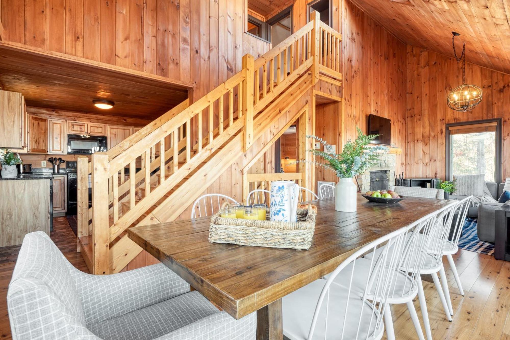 Fontana By Avantstay Gorgeous Mountain Cabin W Views Hot Tub Game Room แกตลิงเบิร์ก ภายนอก รูปภาพ