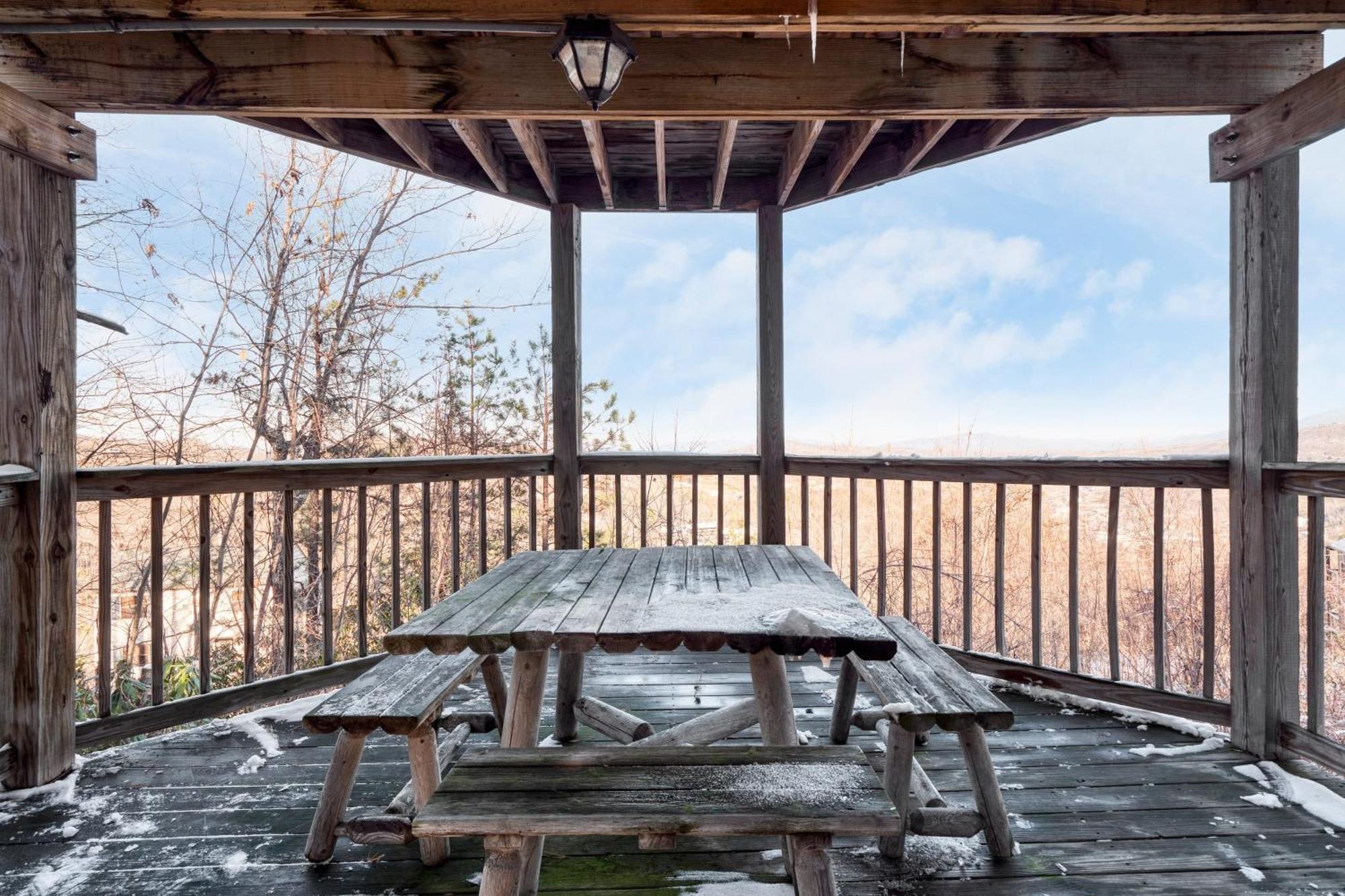 Fontana By Avantstay Gorgeous Mountain Cabin W Views Hot Tub Game Room แกตลิงเบิร์ก ภายนอก รูปภาพ